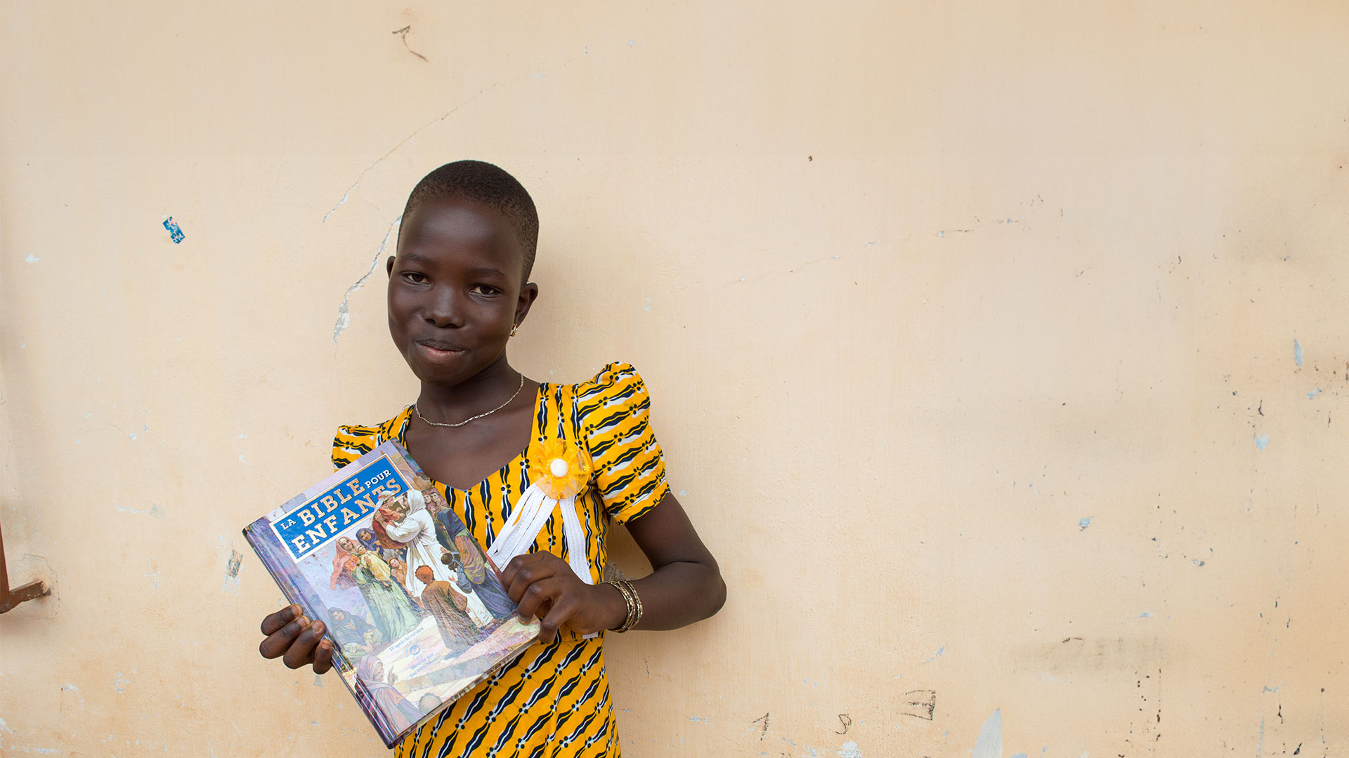 Bible Society teams in West Africa are visiting families to share God’s word. Will you give this amazing gift today?